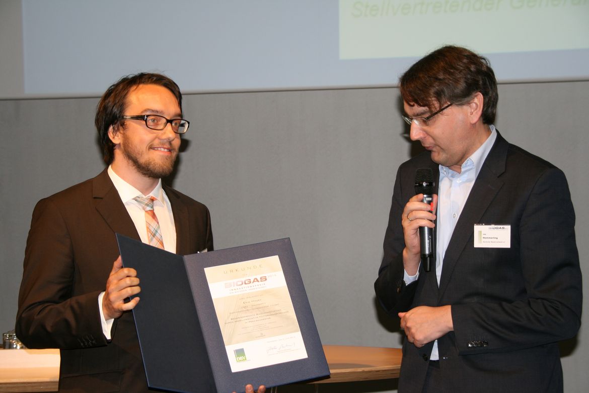Eric Mauky erhält den Biogas-Innovationspreis der Deutschen Landwirtschaft 2015 / Bild: Edith Kahnt-Ralle (DLV)