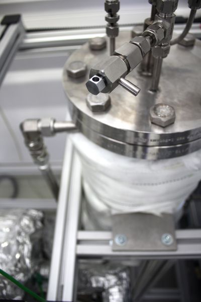 Thermoöl-gekühlter Synthesereaktor im Technikum des DBFZ. Foto: DBFZ
