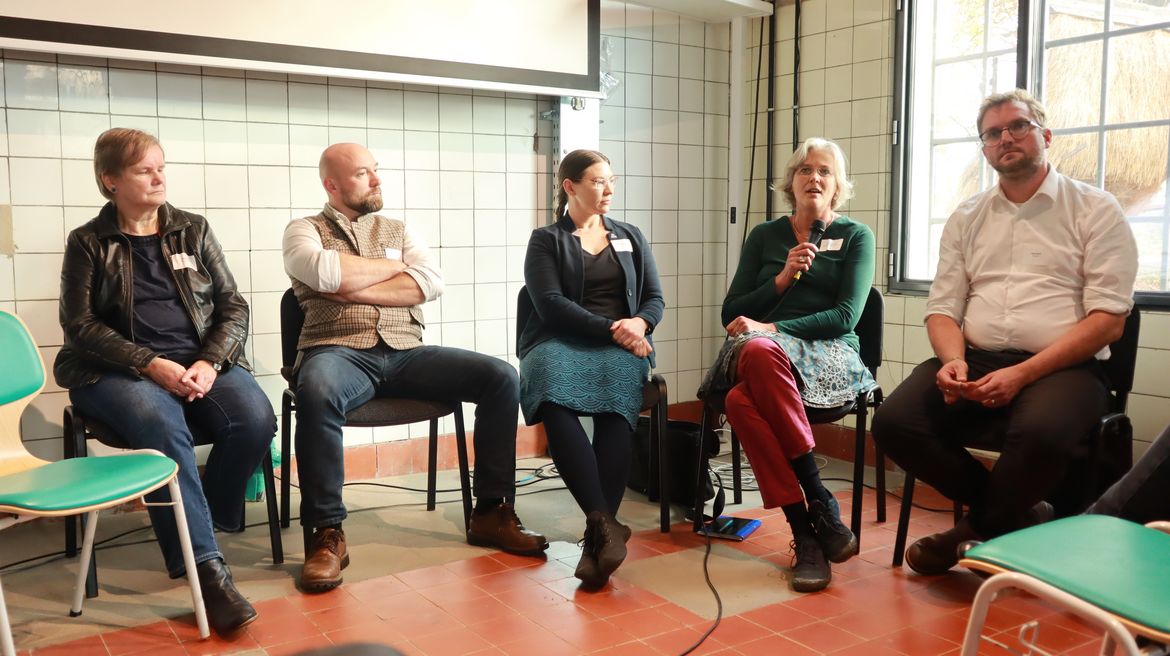 V. l. n. r. Dr. Heike Müller (Kreisbauernverband Malchin); Ludwig Bork (Argrotherm GmbH); Mareike Herrmann (BUND MV); Kristin Zscheile (Naturpark Mecklenburgische Seenplatte und Kummerower See); Dr. Malte Ehrich (LM MV)