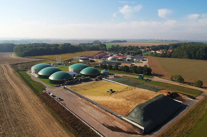 Luftbild: Überblick über die Biogasanlage Raitzen